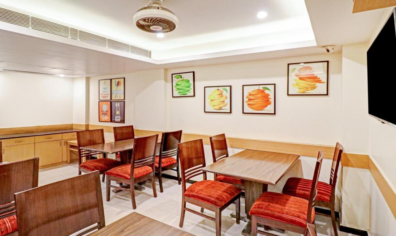 Treebo Galaxy Rooms New Delhi Buitenkant foto